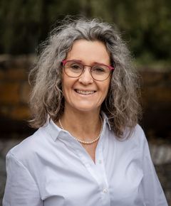[Translate to Englisch:] Portrait Sonja Karlein, Inhaberin Hotel Sonnentau